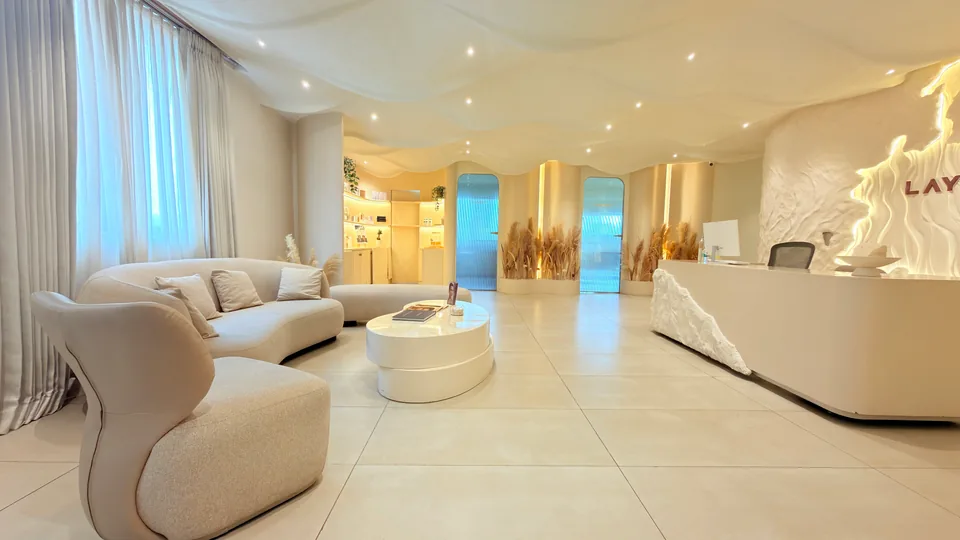 Layers Clinics modern clinical interior